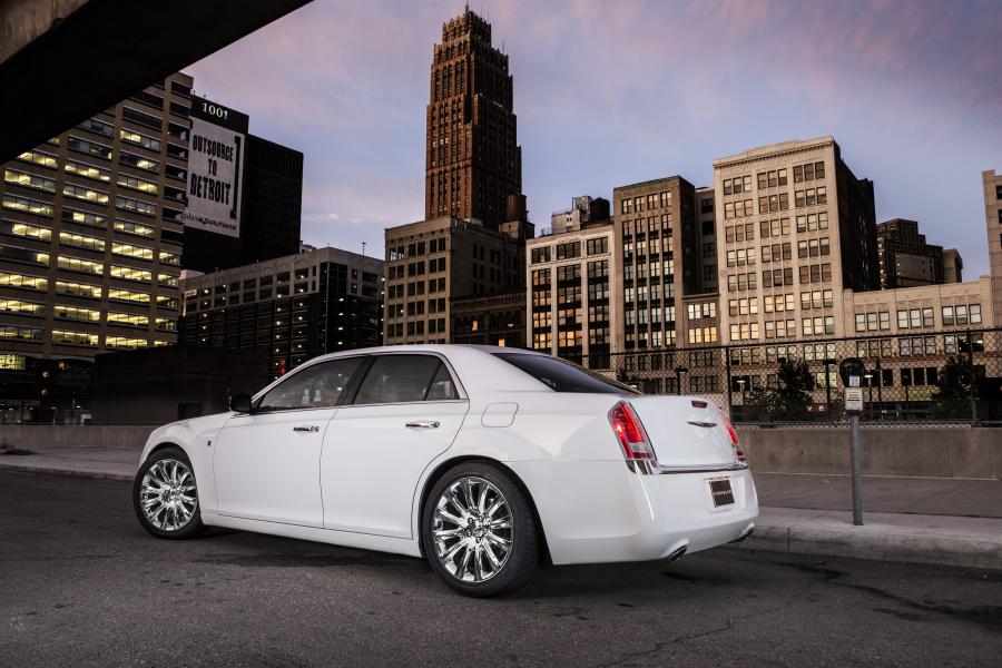  Chrysler 300C Motown Edition 2013 года  (фото 15 из 39)